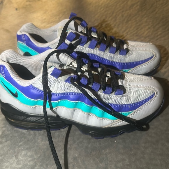 Warn onceAir max sneakers